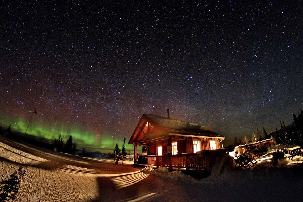 Summit-hut-at-night